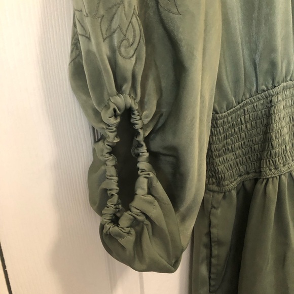 A COLLECTIVE STORY Annie Floral Smocked Mini Dress Dark Olive Large - Picture 8 of 13